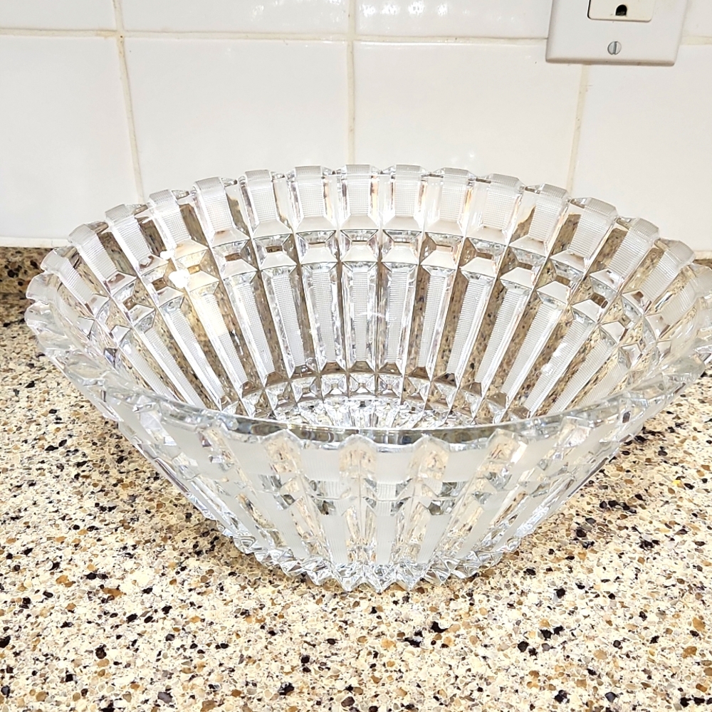 Crystal centerpiece bowl